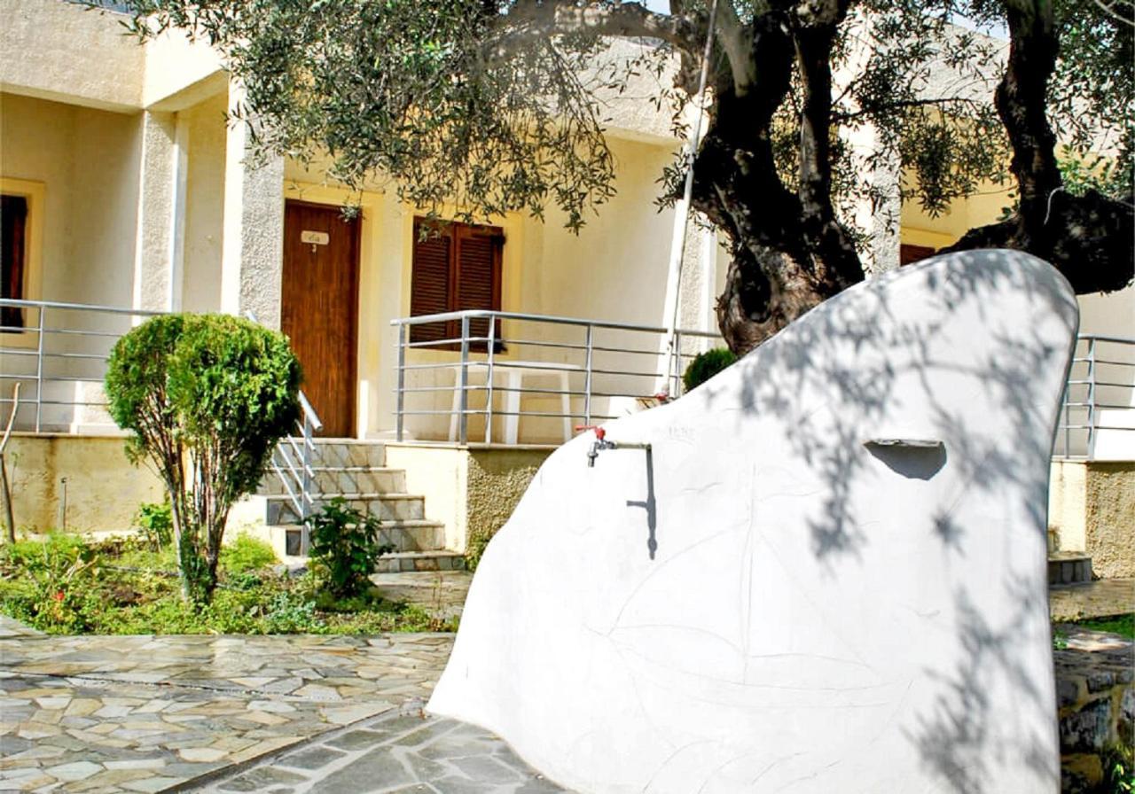 Chouzourakis Studios Keratókambos Buitenkant foto